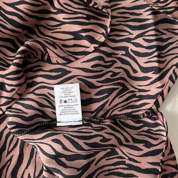 Pleione Patterned Long Sleeve Button-up Shirt in Mauve Black Swirl Size M - Picture 4 of 7